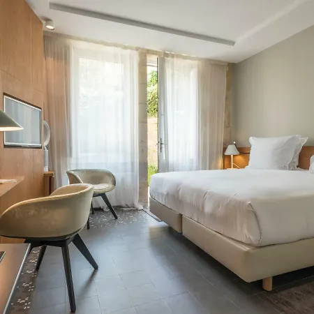 Yndo Hotel